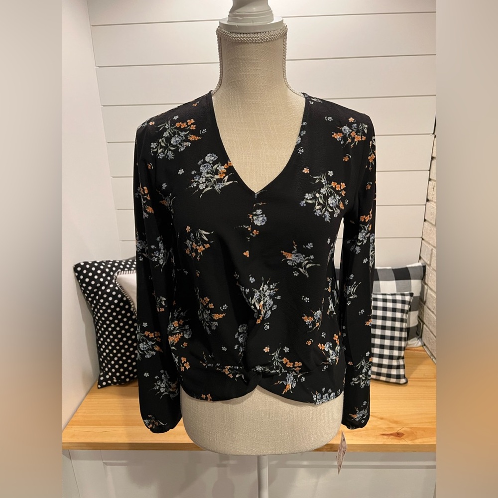NWT Women's Pink Republic Black Floral Long Sleeve V-Neck Blouse